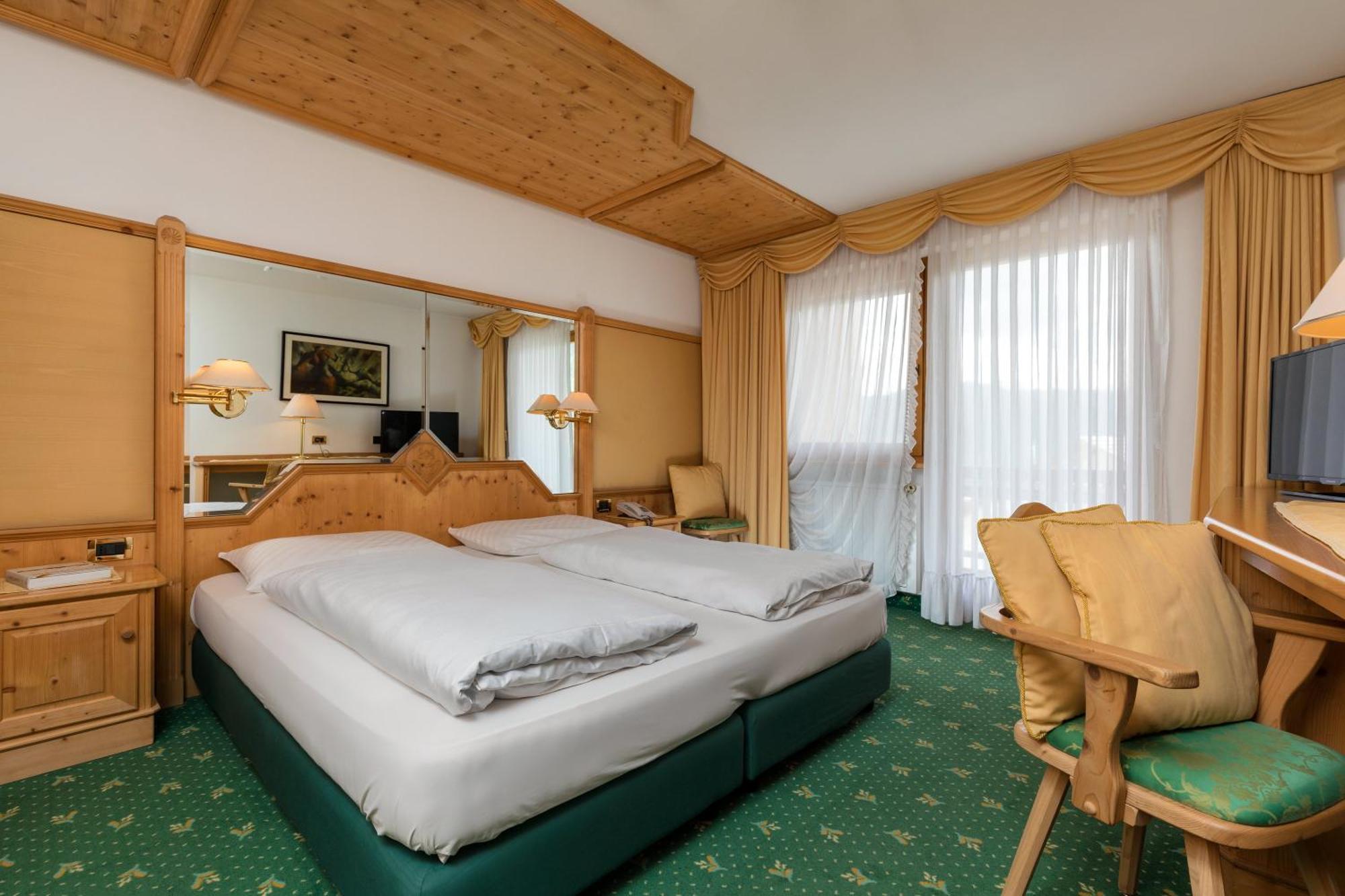 Garni Criss Aparthotel Colfosco Eksteriør bilde